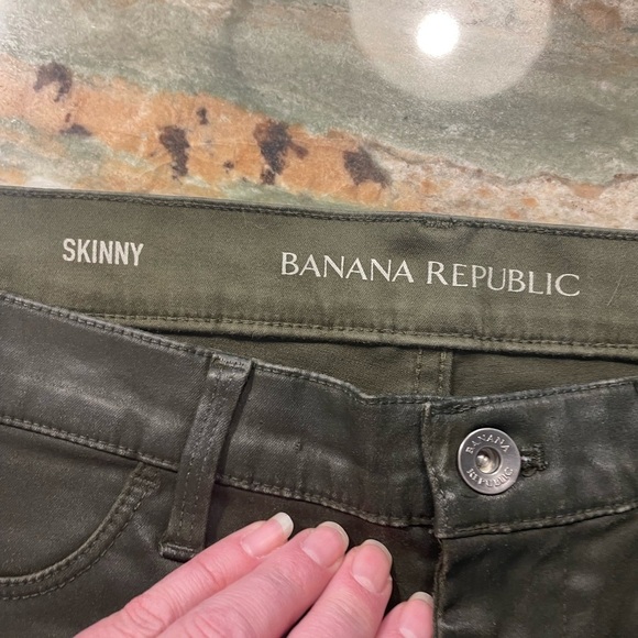 BANANA REPUBLIC Luxe Sateen 
Coated Skinny Moto Jeans in Olive - 29 - Picture 3 of 4